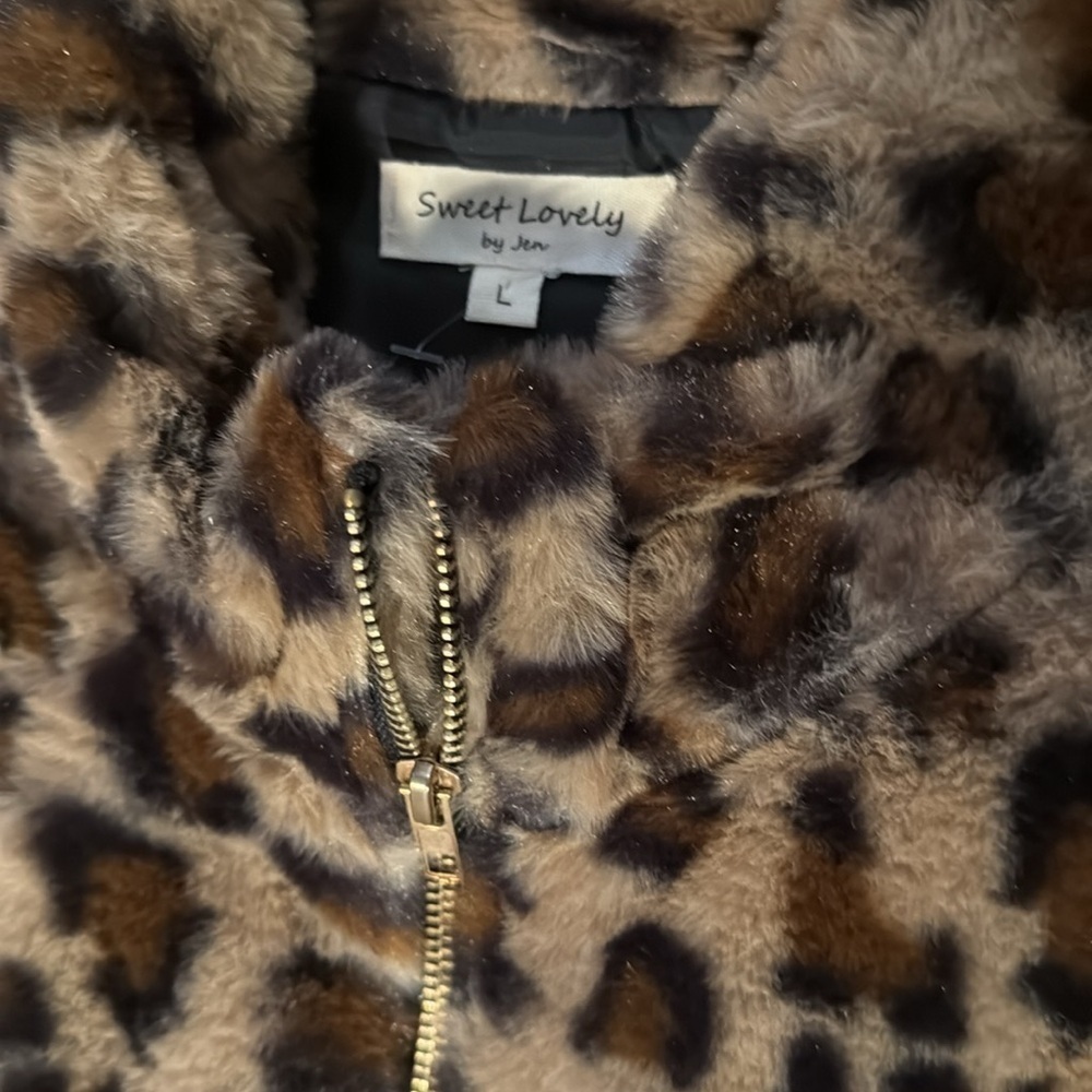 NWOT faux fur animal print zip up vest size Large - Picture 3 of 4